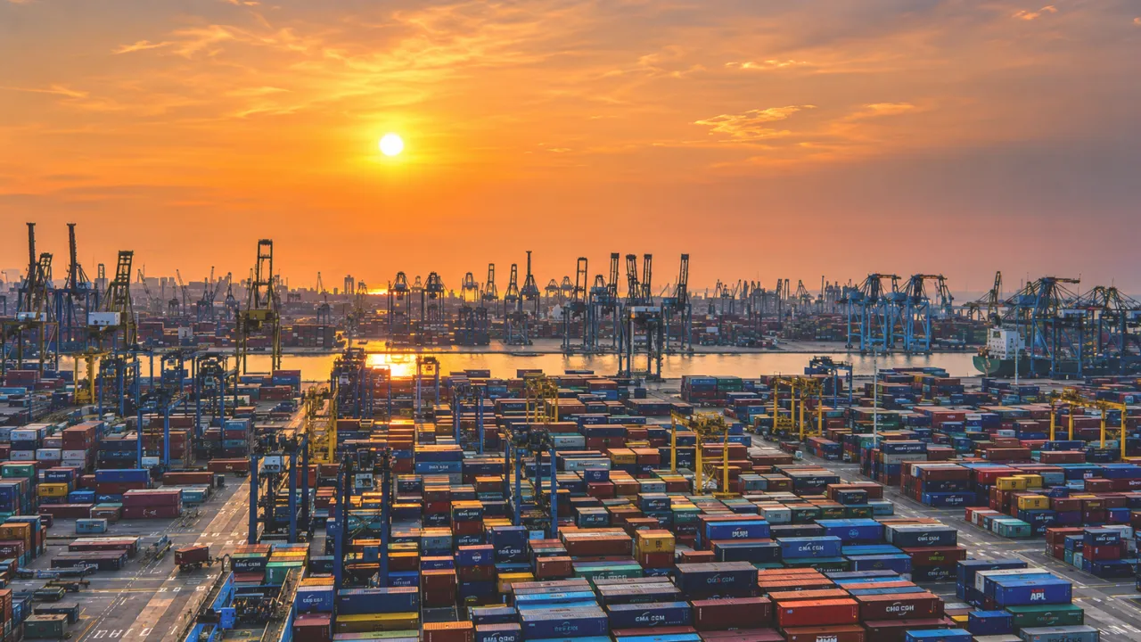 Freight forwarder vs customs broker